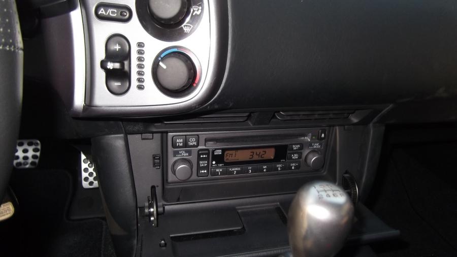 Детали интерьера Honda S2000 (AP1) 2002 года  (фото 19 из 54)
